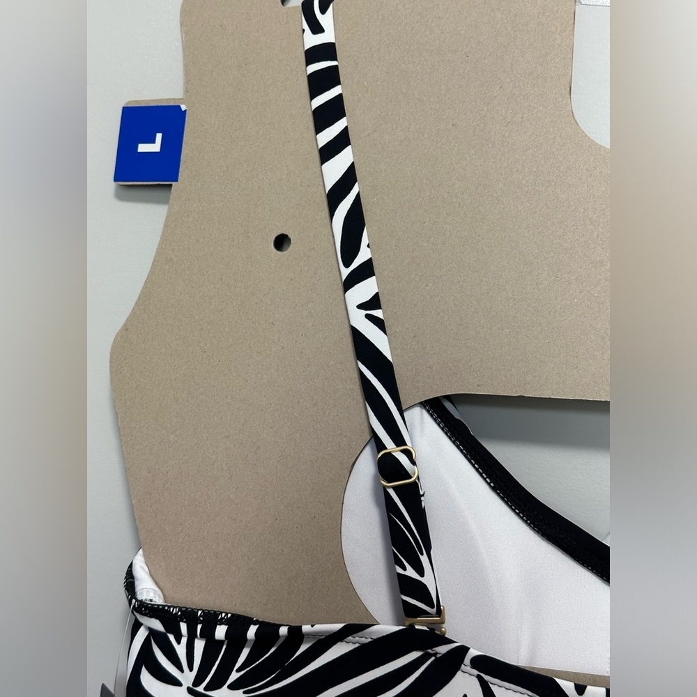 ☀️NWT Lands' End Women’s V-Neck Tulip Wrap Swim Dress – Sizes L☀️ - Picture 5 of 14